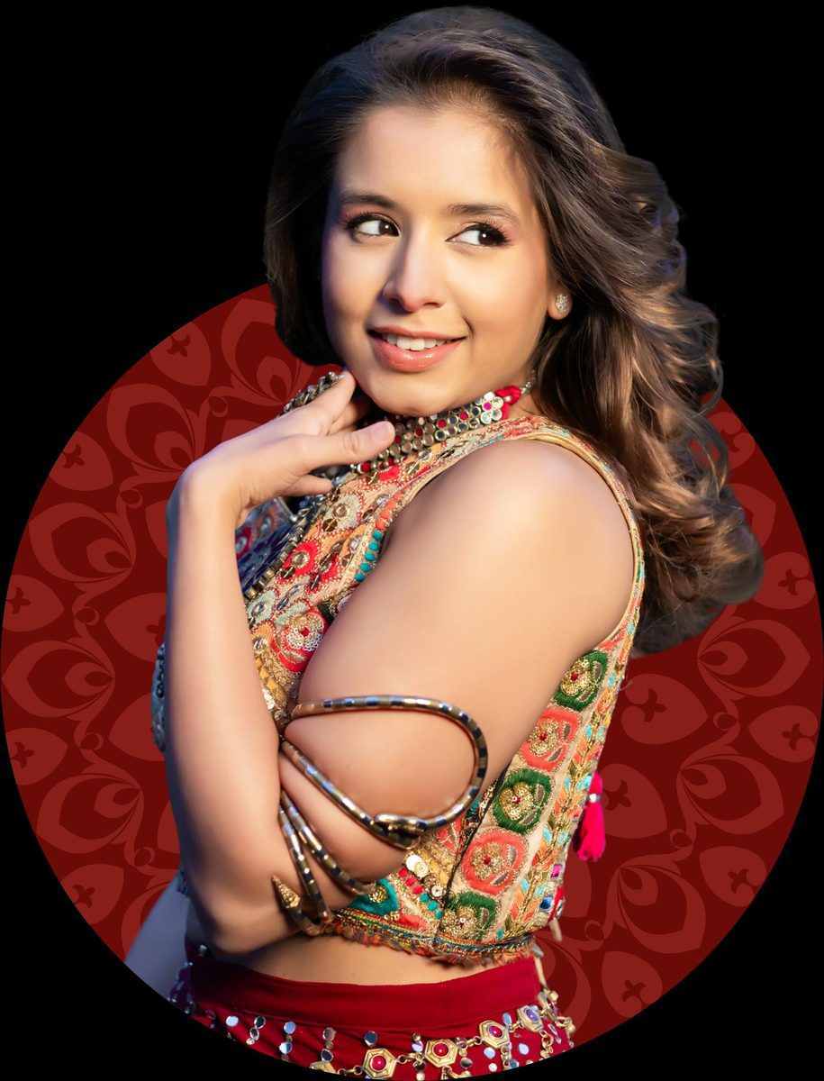 Aishwarya Majmudar, Garba Princess, performing live at BNI Garba Night 2026 in Anand